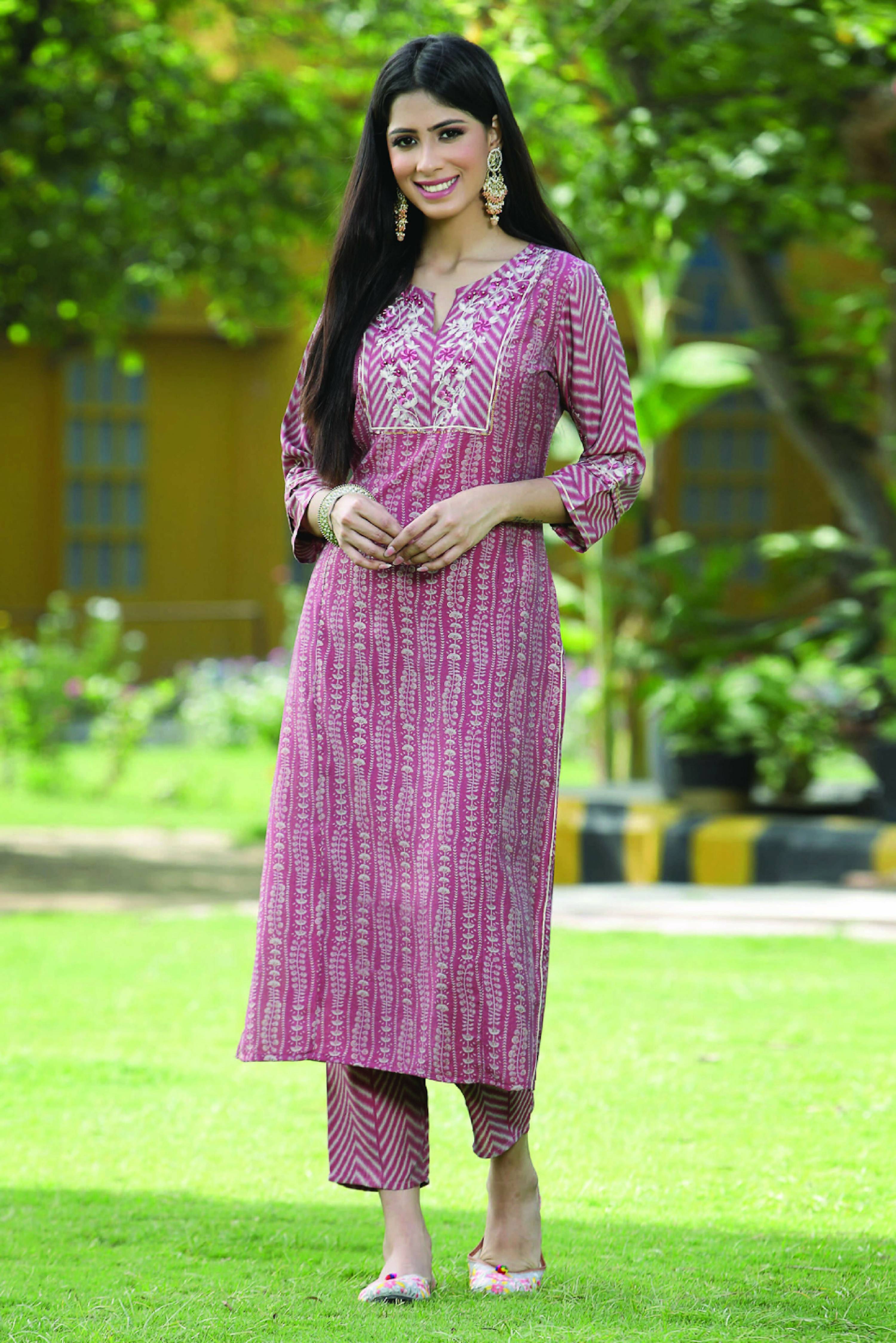 Juniper Onion Pink Ethnic Motif Printed Muslin with Zari Embroidery Kurta Pants & Chiffon Dupatta Set.