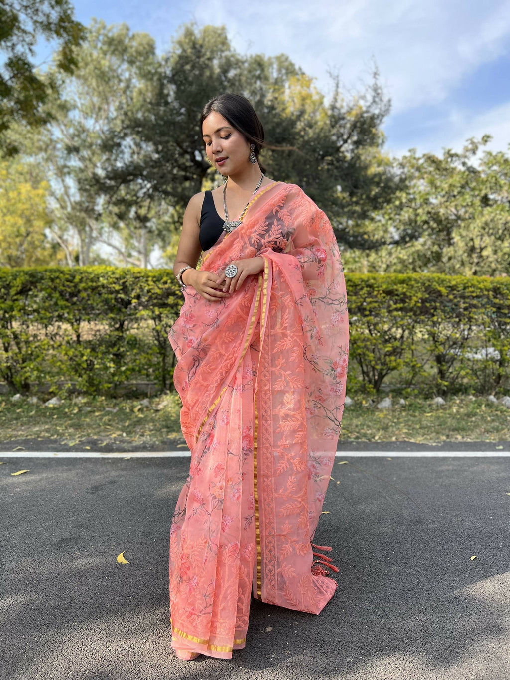 Vamsee Golden Patti Peach Organza Saree