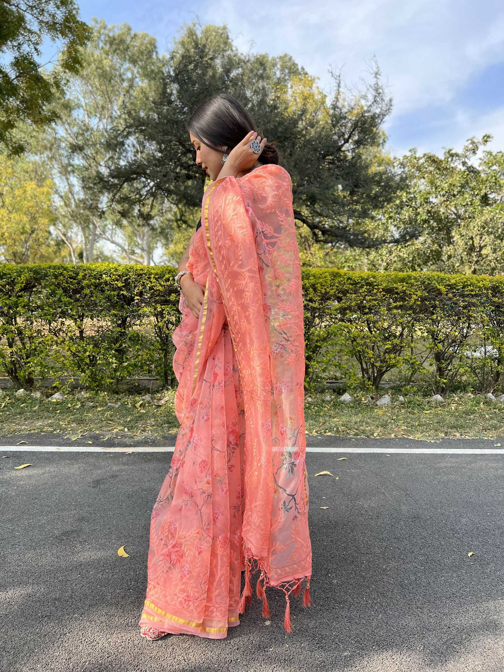 Vamsee Golden Patti Peach Organza Saree