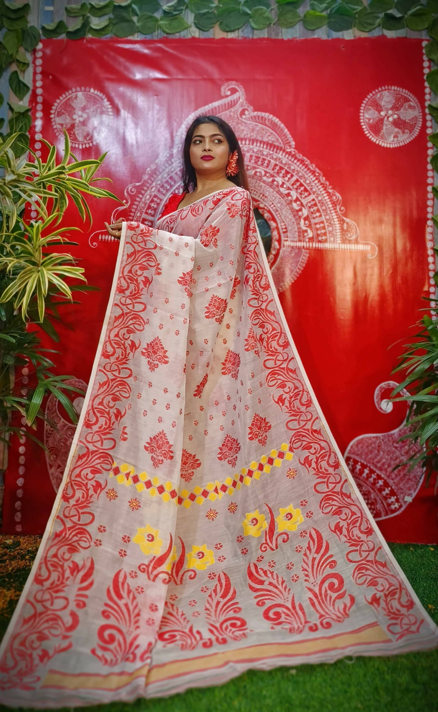 Exclusive Collection Handloom Dhakai Jamdani Saree - White & Red
