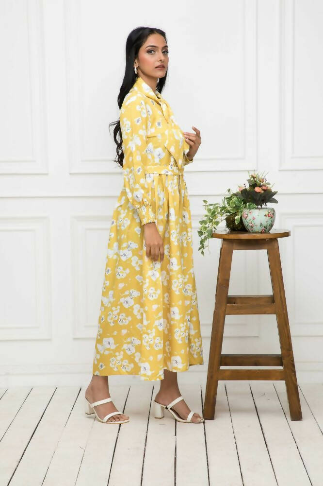 Myshka Women Yellow-Floral Rayon A-Line Shirt Collar Dress