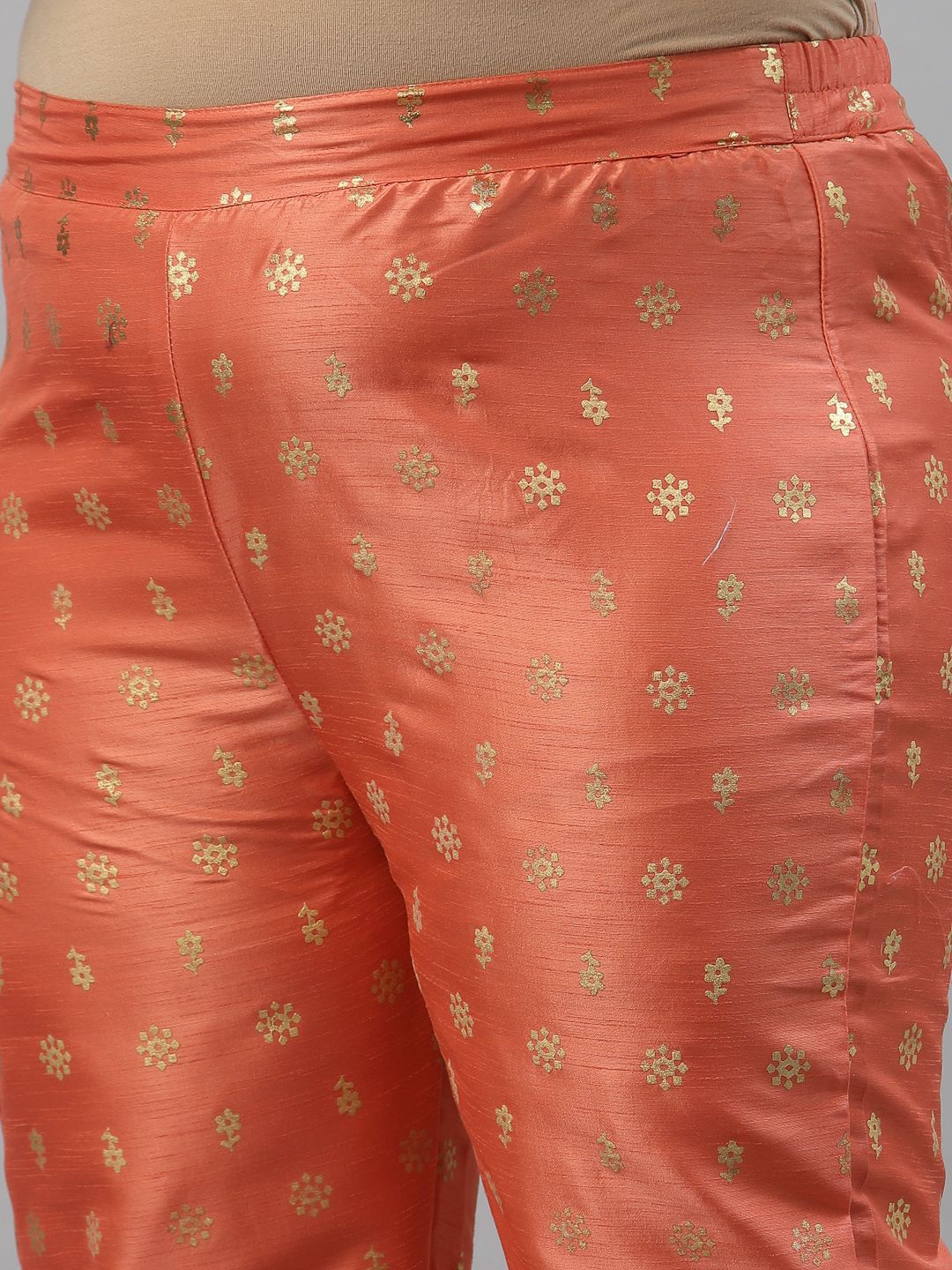 Sztori Plus Size Floral Foil Printed Gotta Patti Straight Kurta With Trouser