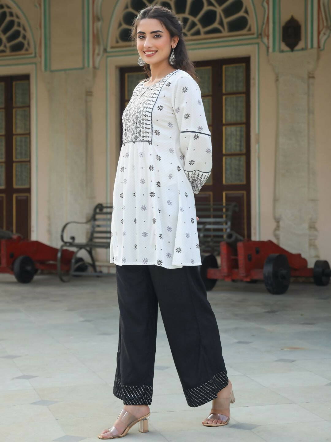 Juniper Women's White Rayon Staple Printed Straight Clothing Set