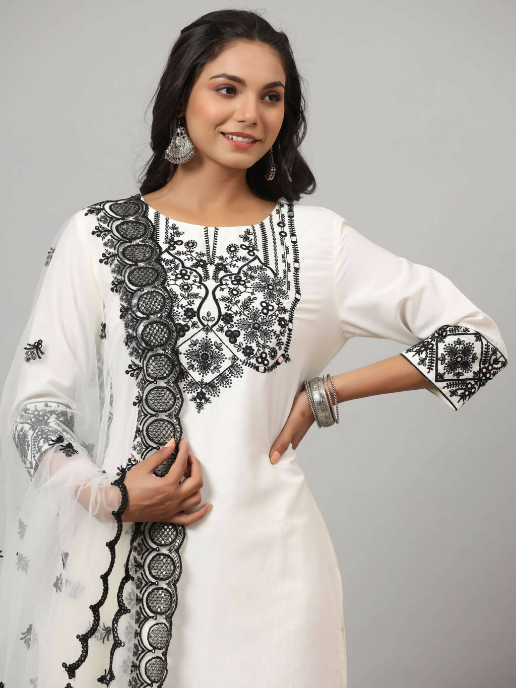 Juniper Women's White Chinnon Solid Embroidered Kurta Set