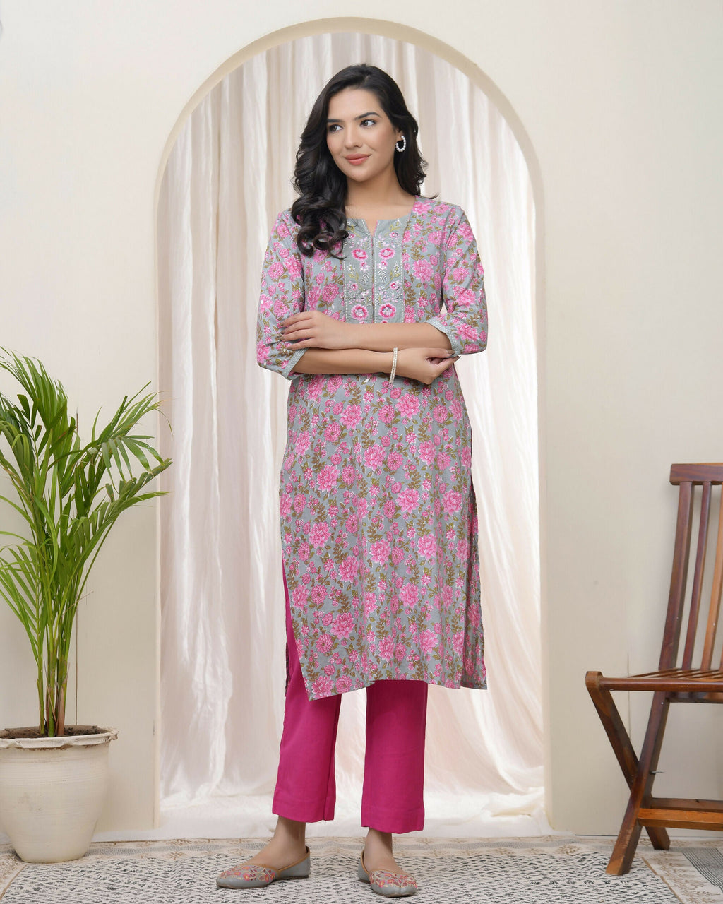 Vaasva Women Grey Cotton Printed Straight Kurti With Pant