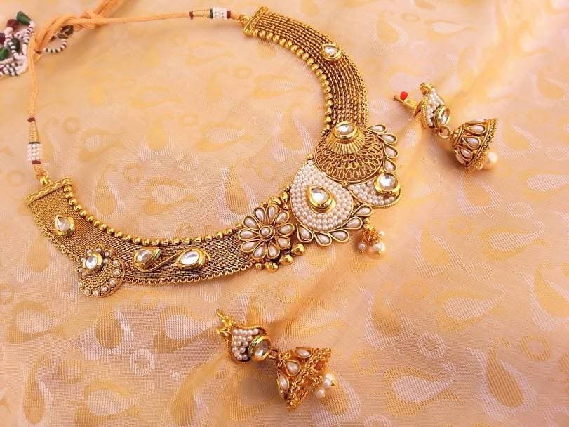 White Antique Necklace Set