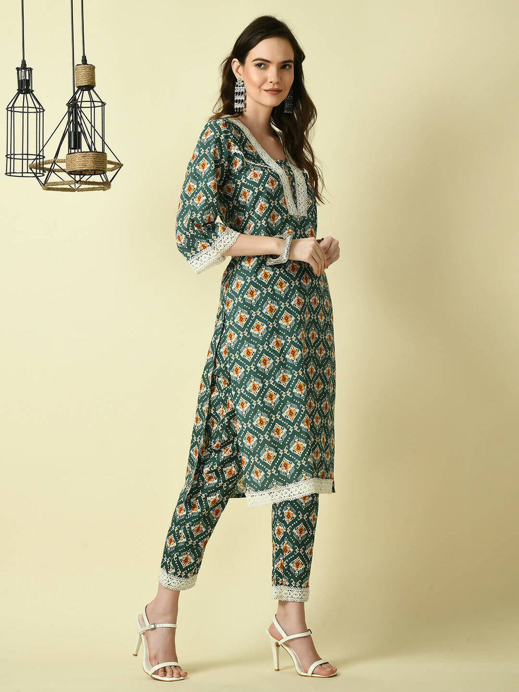 Myshka Women's Green Straight Kurta & Trousers