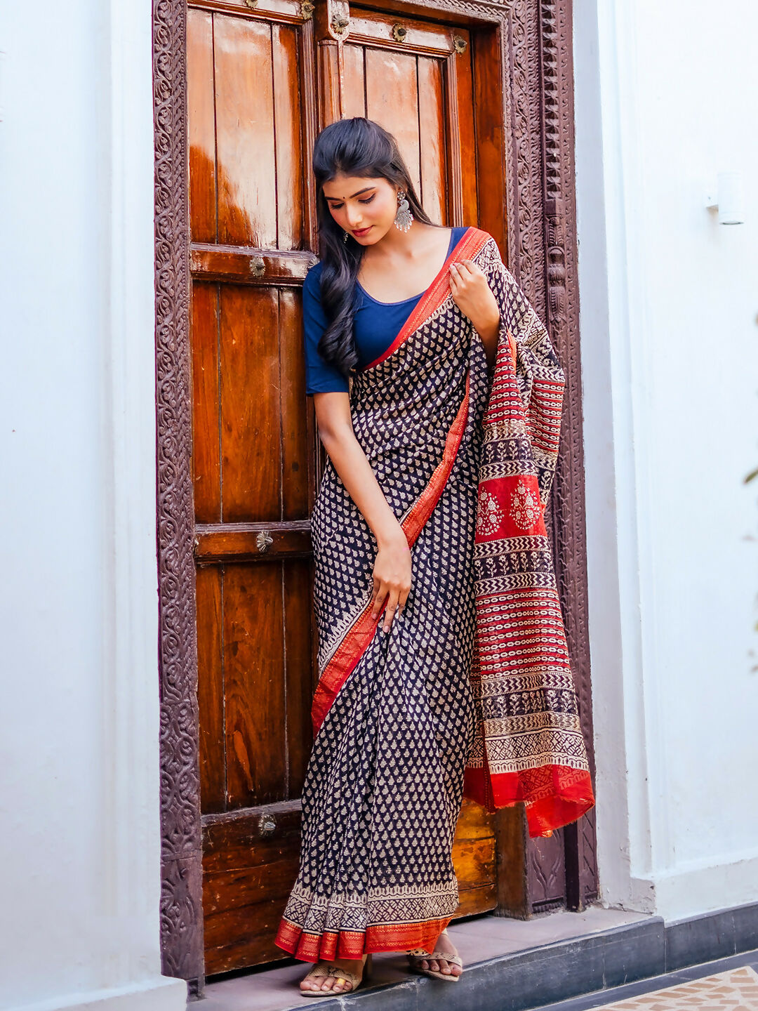 Zibaa Hand-Blocked Pure Maheshwari Silk Navy Blue Saree