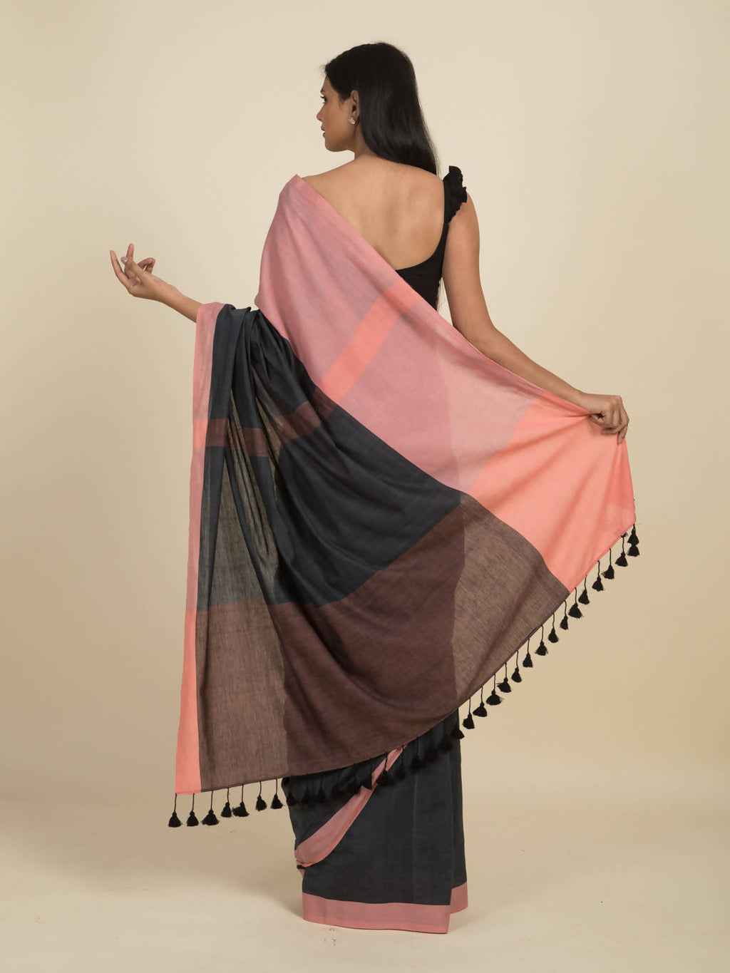 Suta Grey Peach-Coloured Pure Cotton Saree