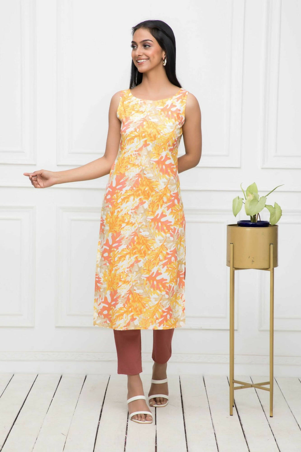 Myshka Multi Floral Women Cotton Straight Round Neck Kurtas