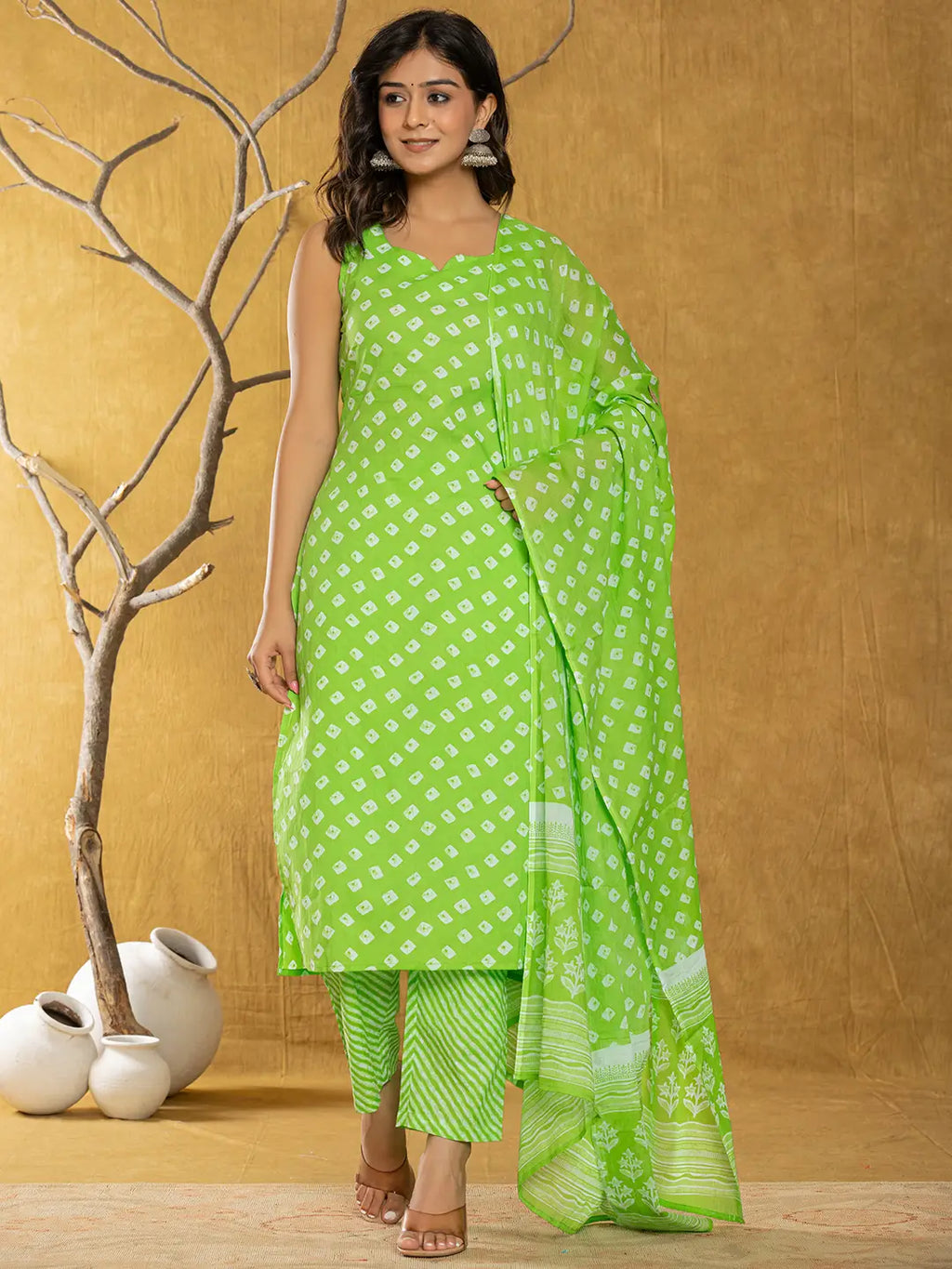 Yufta Green Bandhani Cotton Straight Kurta Trouser & Dupatta Set