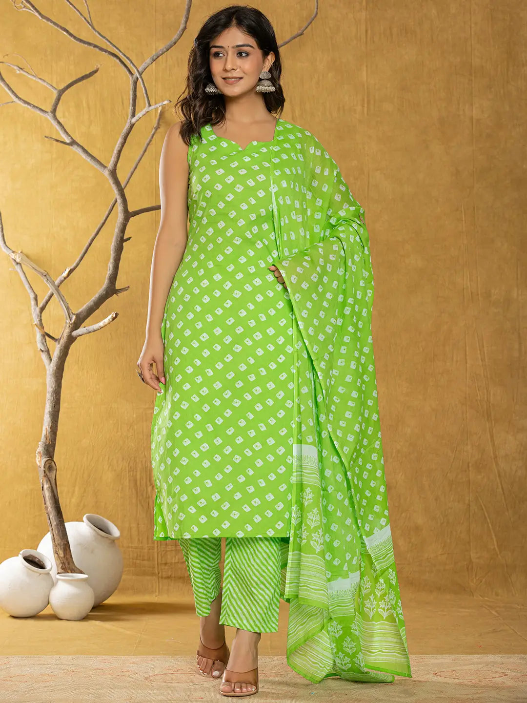 Yufta Green Bandhani Cotton Straight Kurta Trouser & Dupatta Set