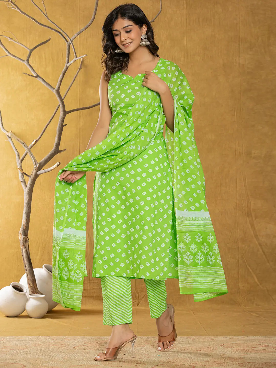 Yufta Green Bandhani Cotton Straight Kurta Trouser & Dupatta Set