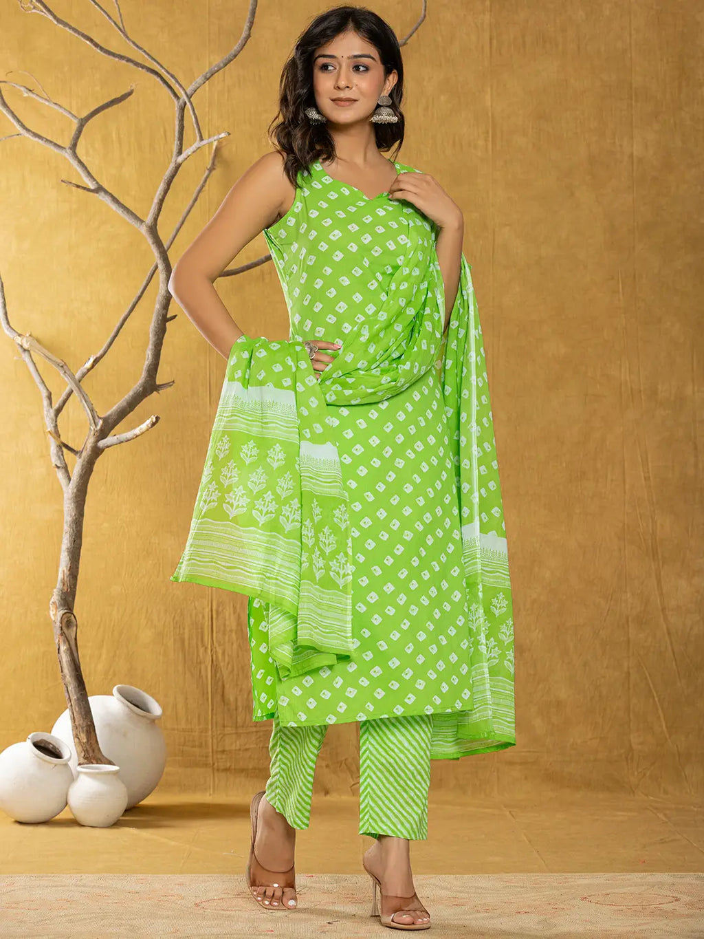 Yufta Green Bandhani Cotton Straight Kurta Trouser & Dupatta Set