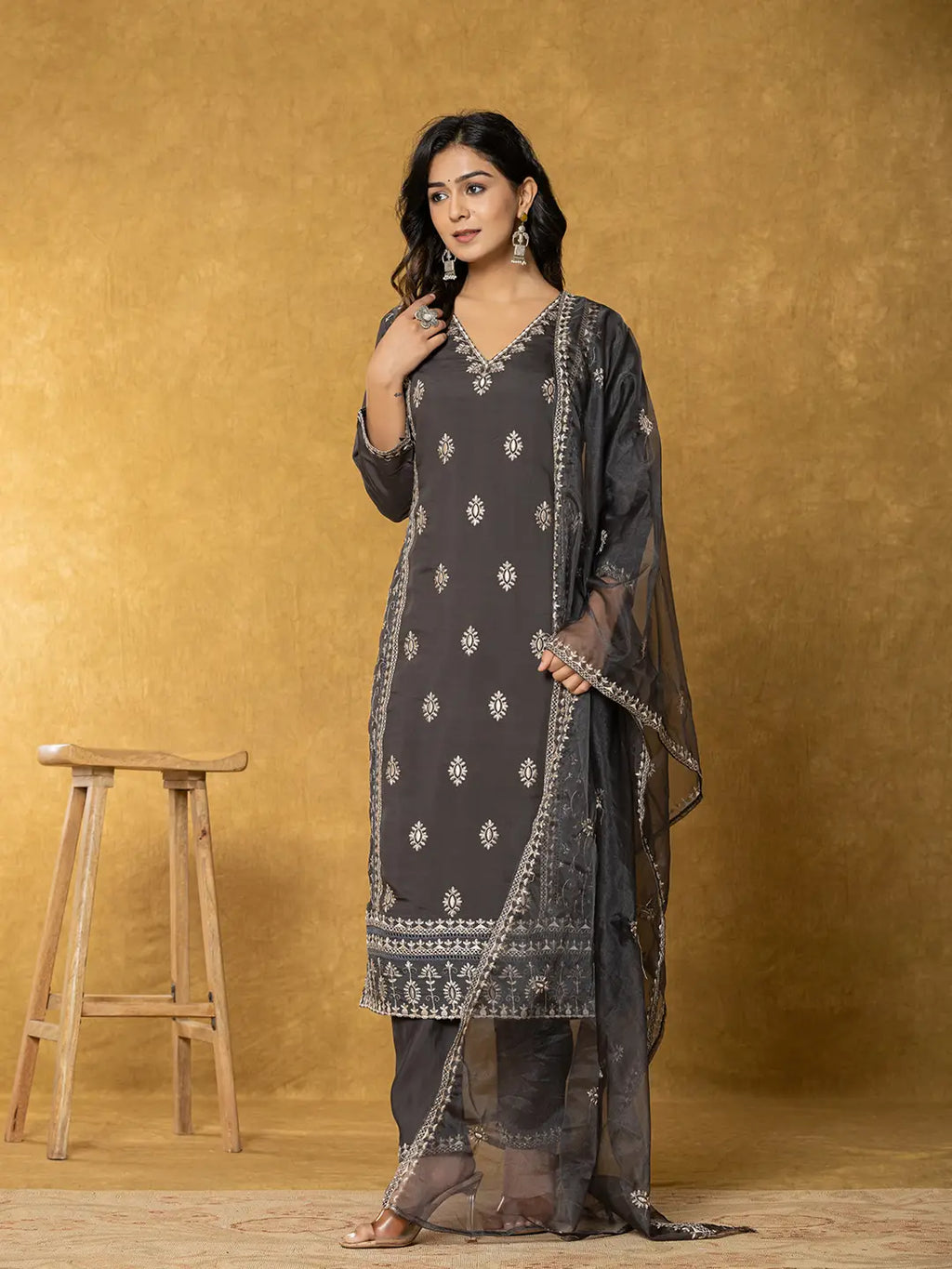 Yufta Grey Silk Kurta Dupatta Pant Set