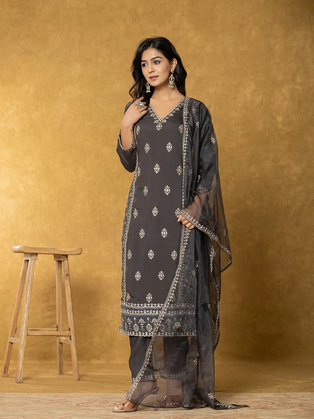 Yufta Grey Silk Kurta Dupatta Pant Set