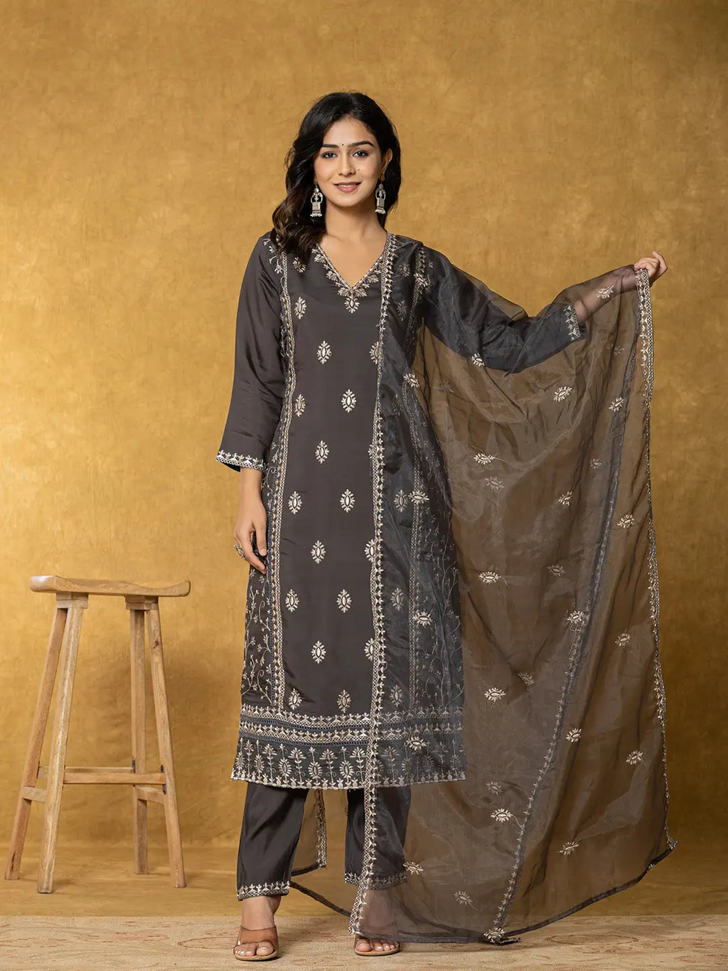 Yufta Grey Silk Kurta Dupatta Pant Set
