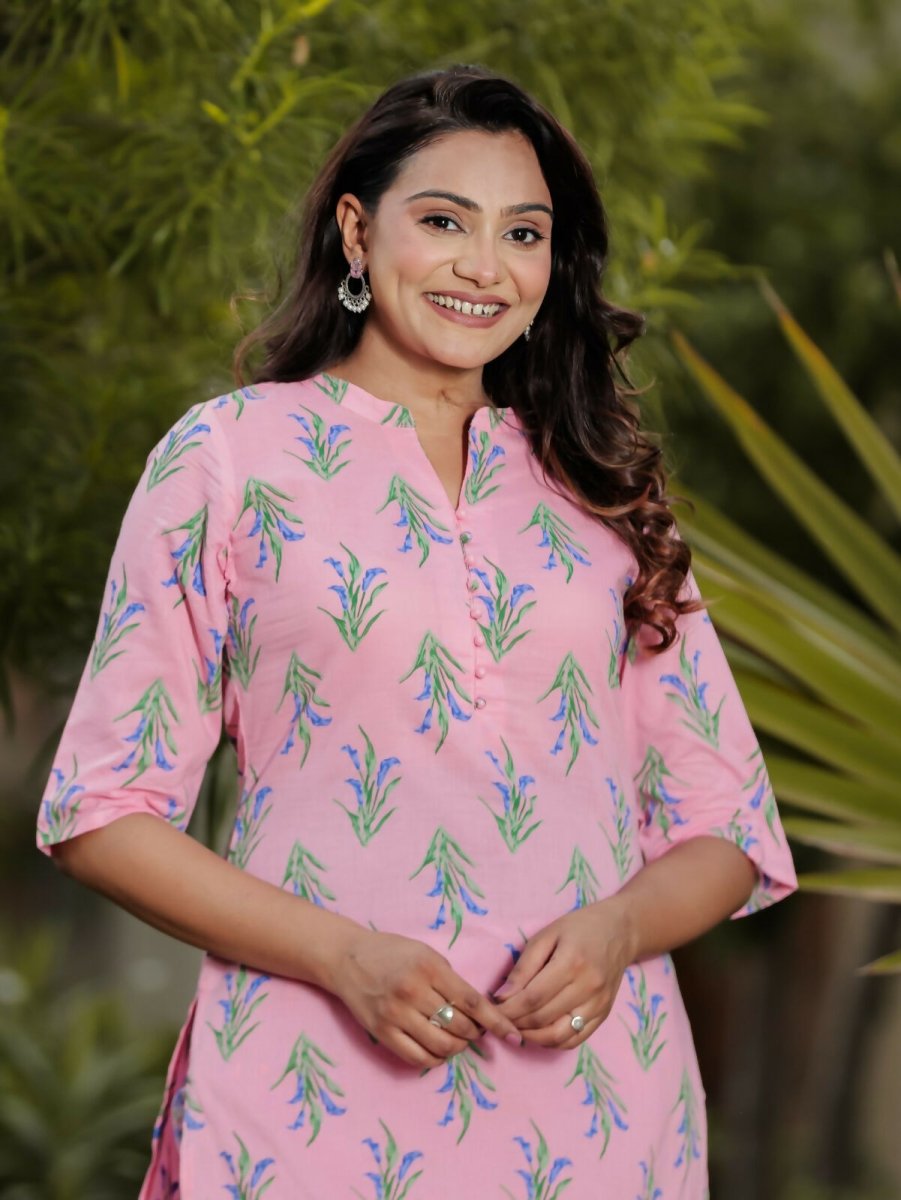Aramya Straight Soft Cotton Floral Print Women's Kurta - Pink