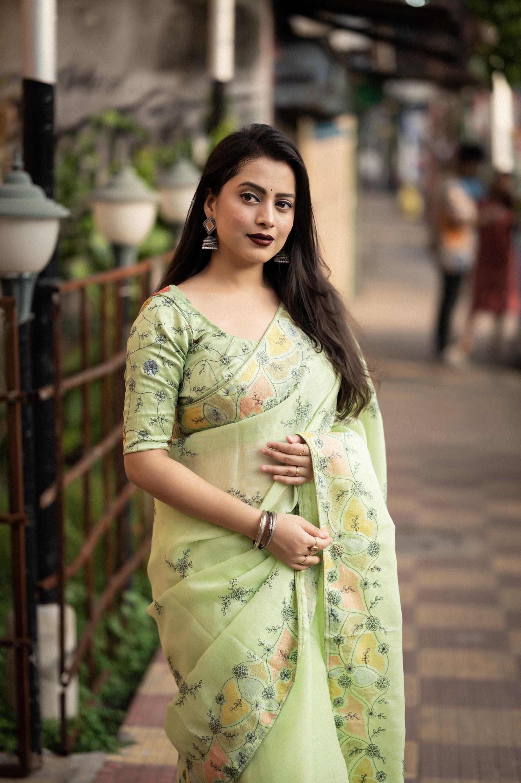 Green Pure Linen Ethnic Motifs Saree with Unstitched Blouse - Hiral Fashion