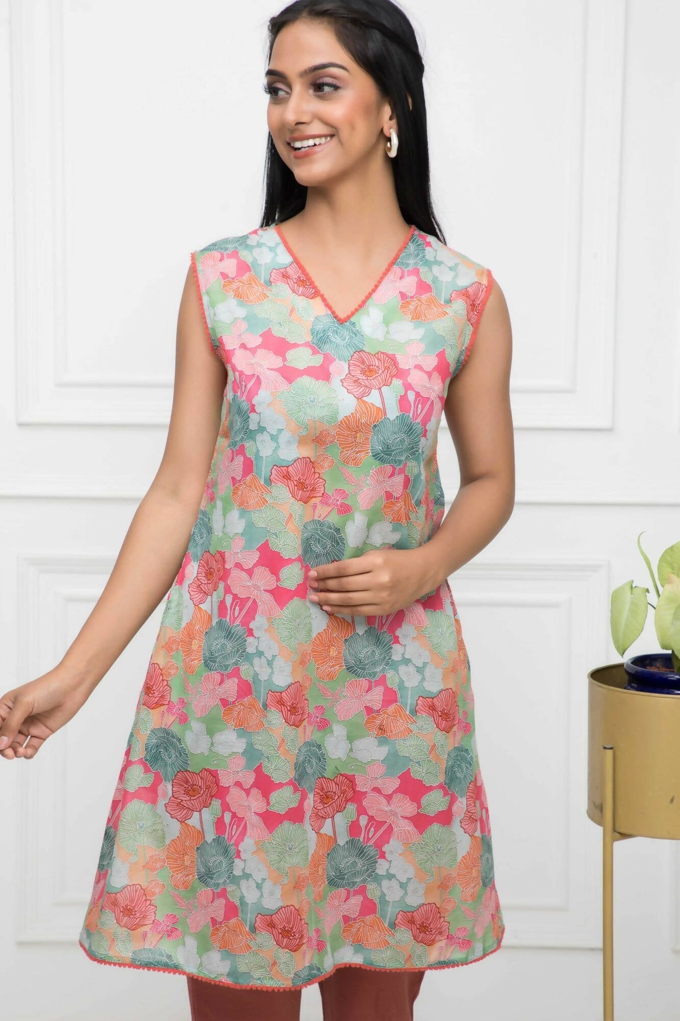 Myshka Women Multi Floral Rayon A-Line V-Neck Kurtis