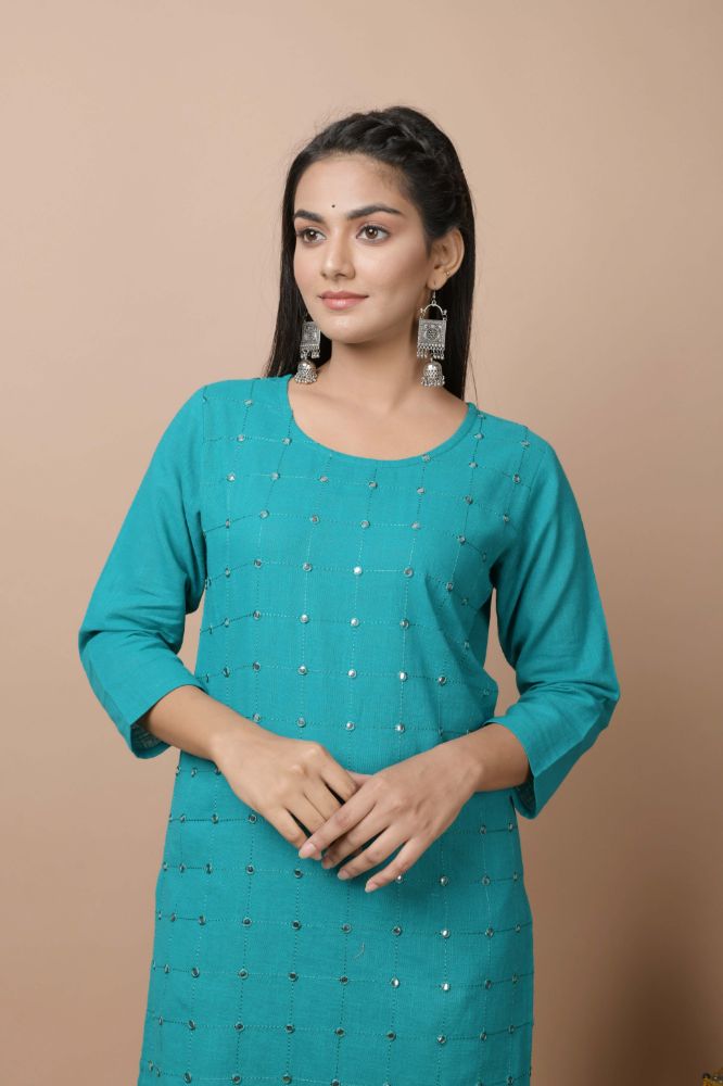 Kaajh Women's Green Solid Mirror Embellishment Kurta