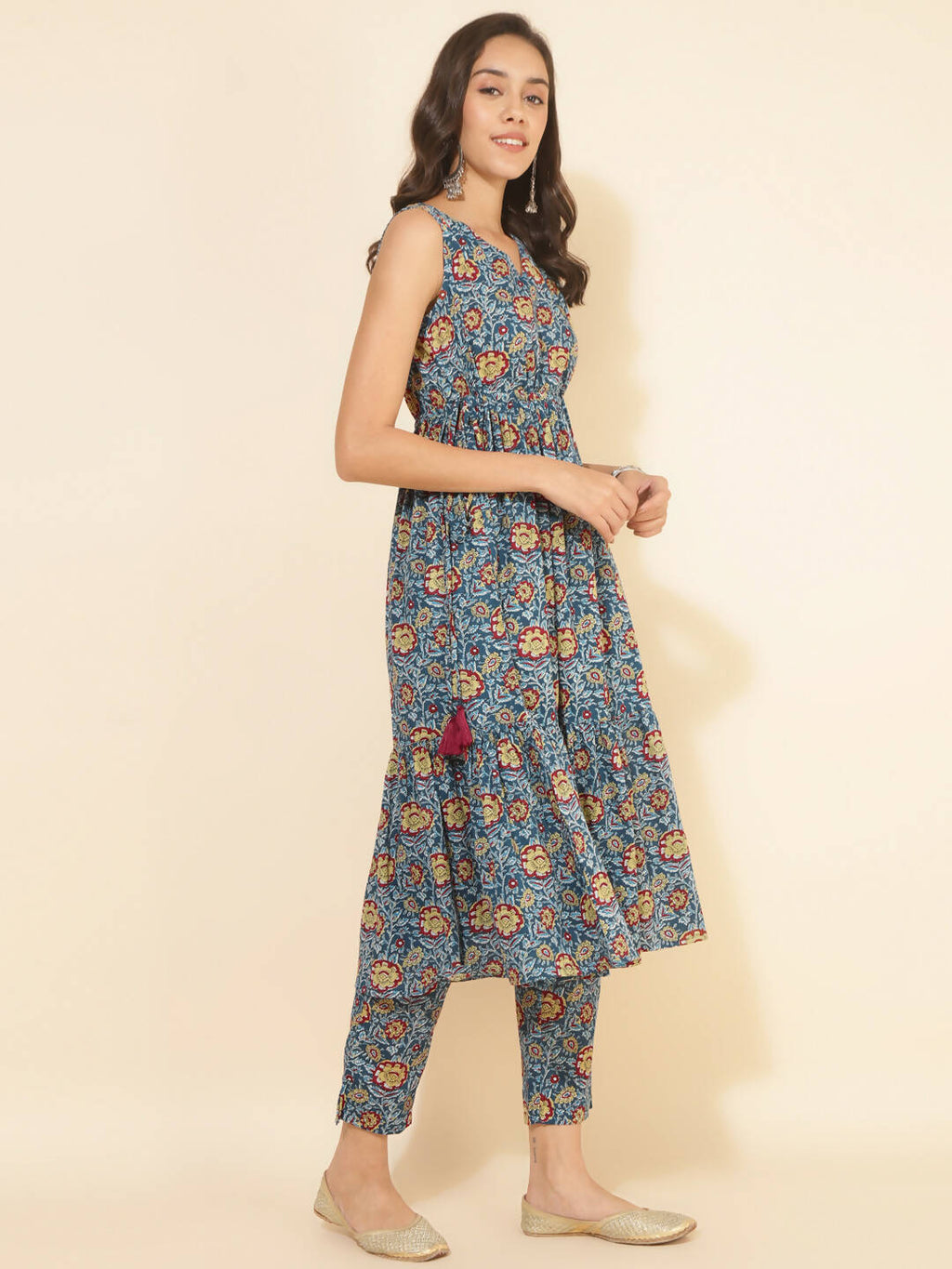 Janasya Women's Blue Cotton Floral Printed Casual Flared Kurta Set