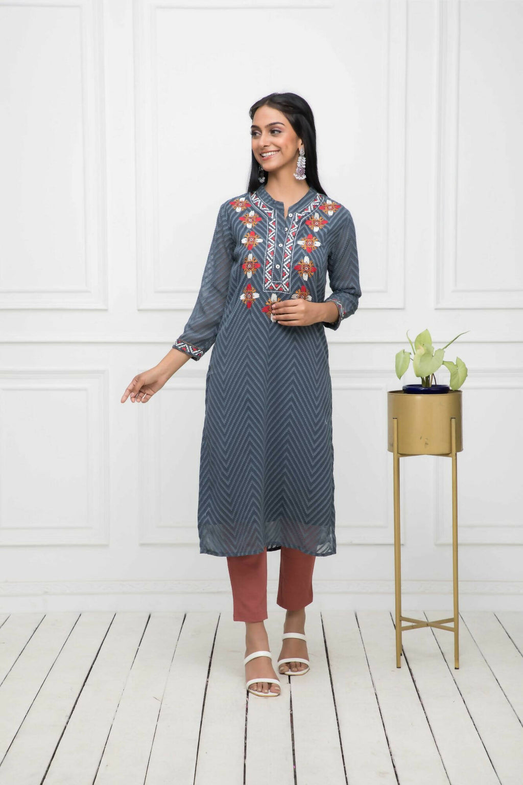 Myshka Women Solid Georgette Straight V-Neck Grey Kurtas