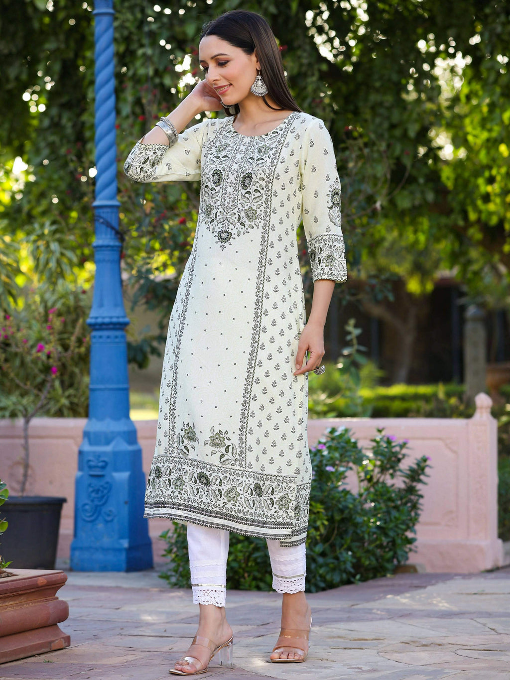 Juniper Women's Green Rayon Staple Kalamkari Floral Placement Printed Kurta