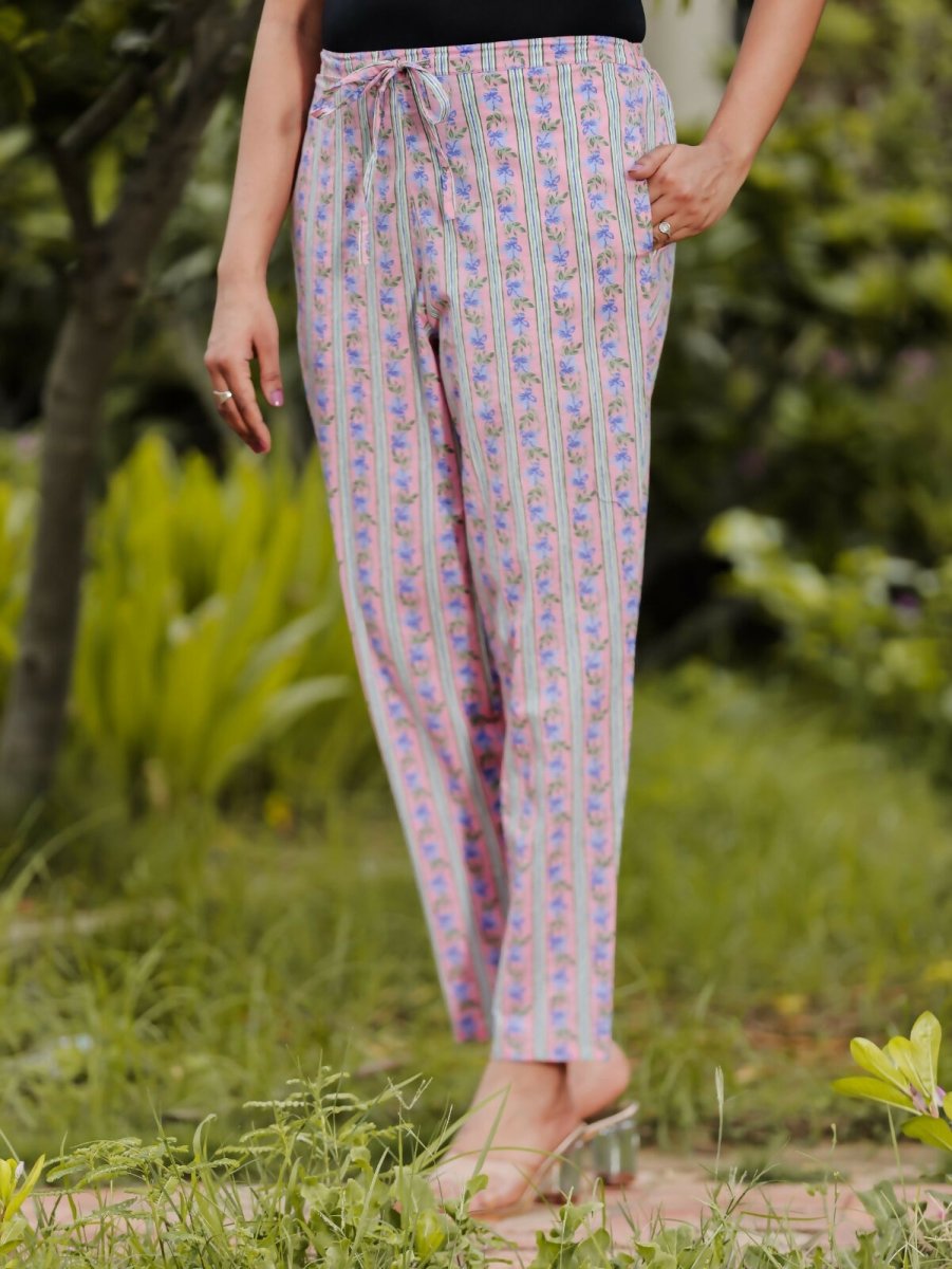 Aramya Straight Soft Cotton Floral Print Women's Kurta Set - Pink