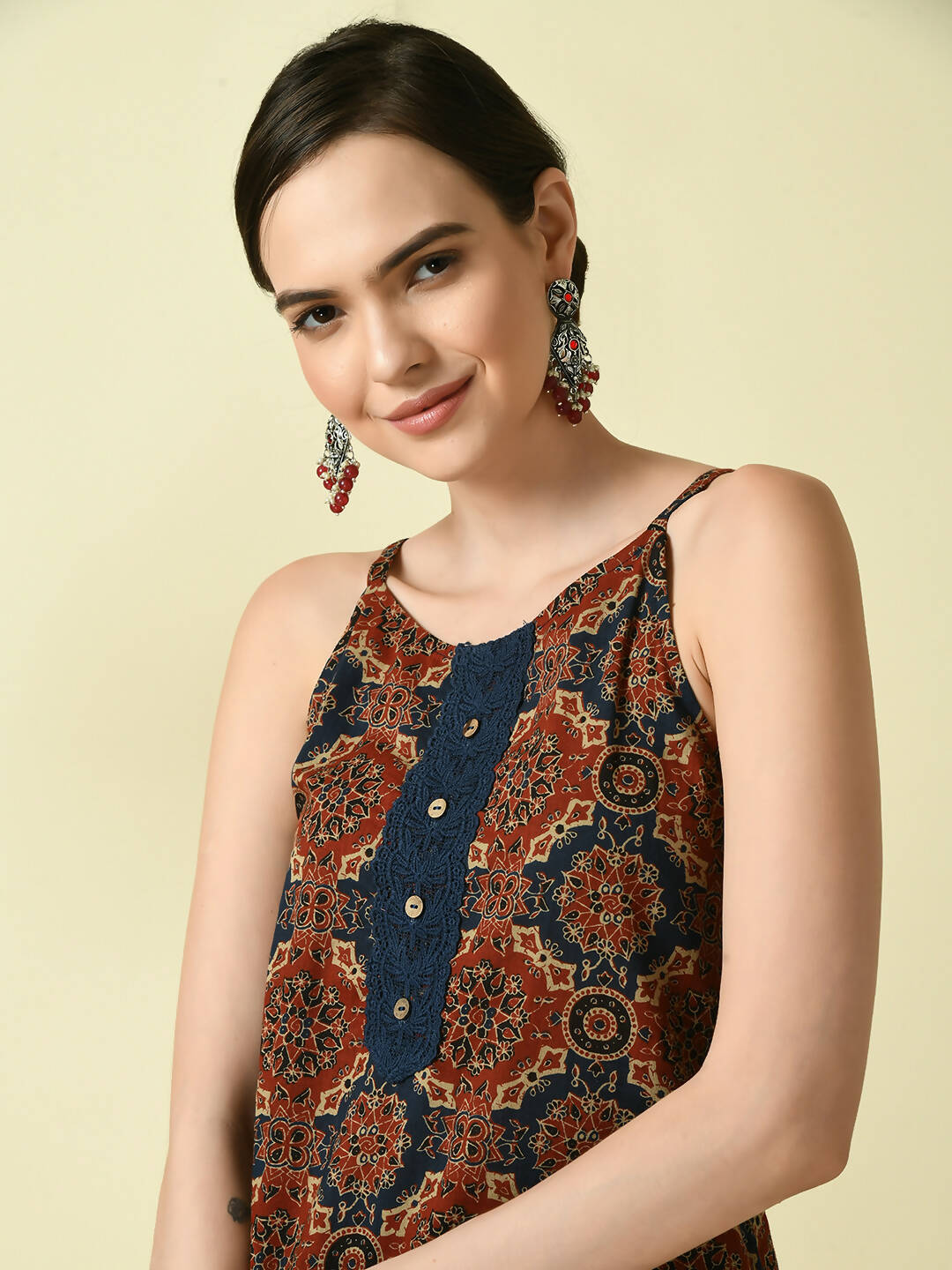 Myshka Women's Multi Straight Kurta & Trousers