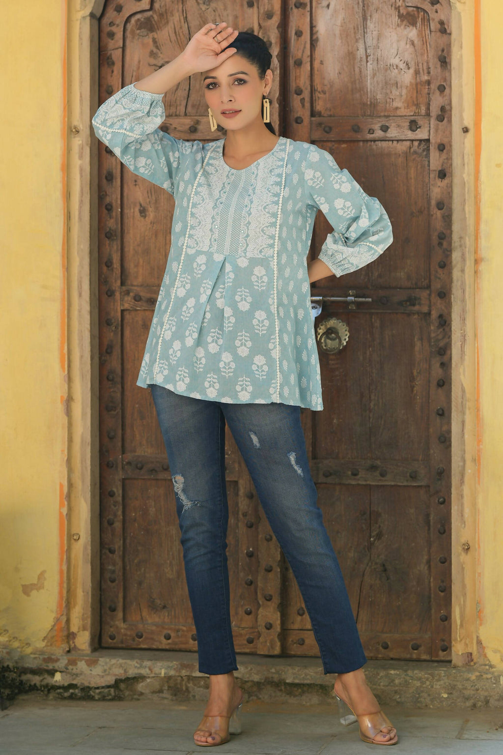 Juniper Women's Skyblue Cambric Placement Floral Printed Tunic