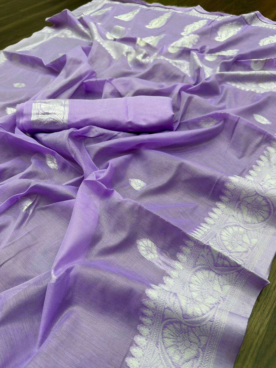 DEIANA'S Beautiful Designer Golden zari Soft Cotton Saree - Lavender