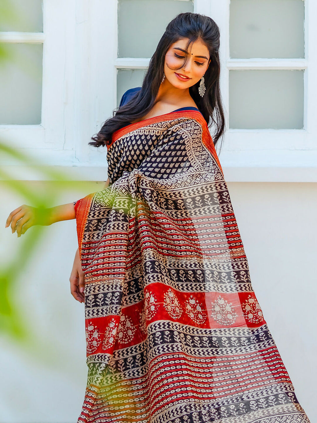 Zibaa Hand-Blocked Pure Maheshwari Silk Navy Blue Saree
