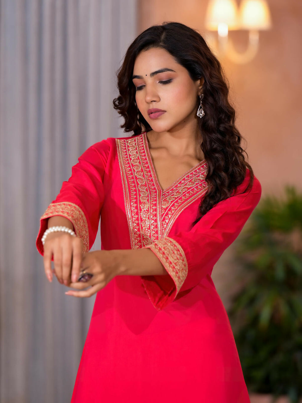 Juniper Women's Fuchsia Zari Embroidered Viscose Kurta & Pant Set With Sequins