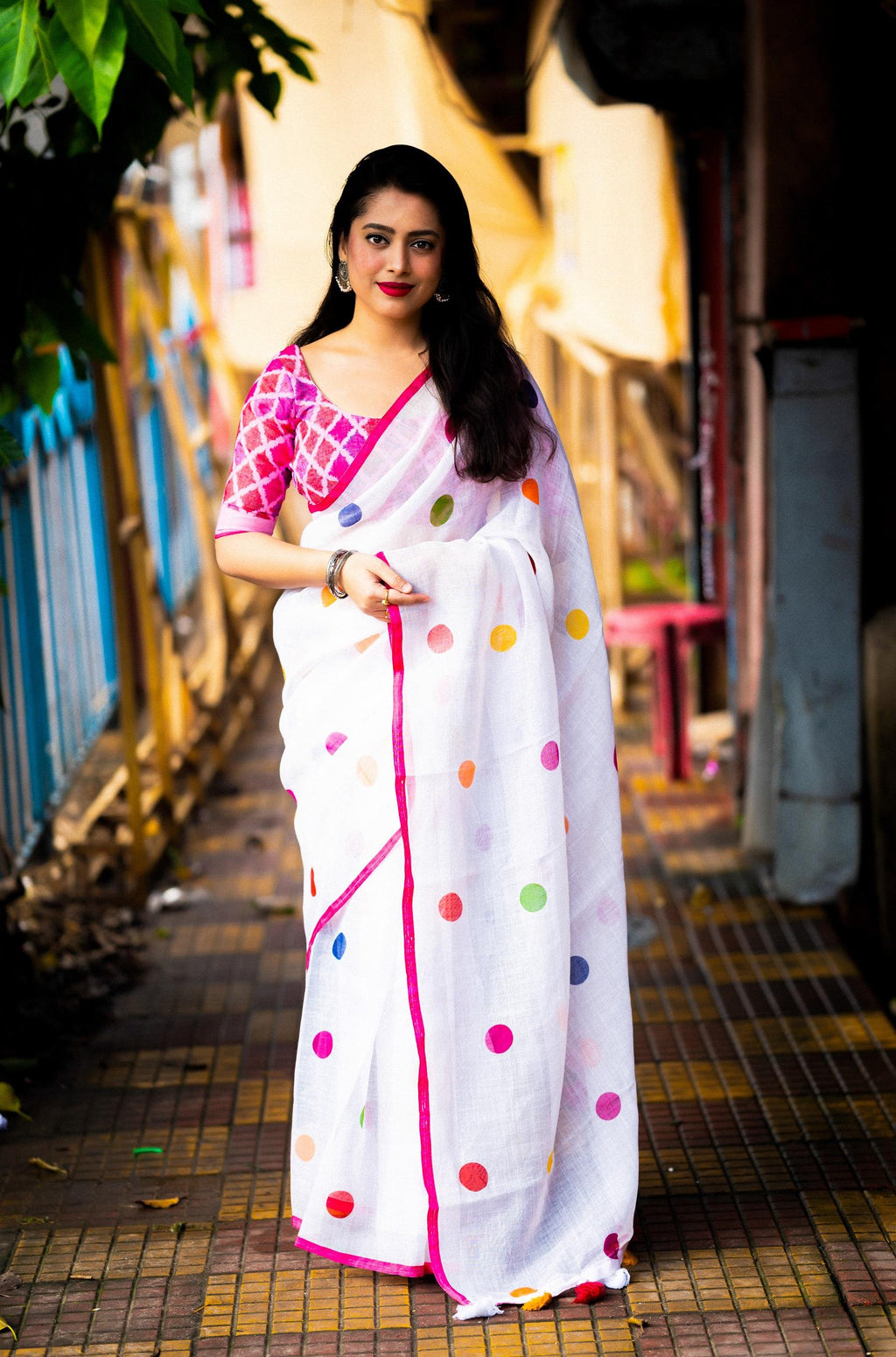 White Pure Linen Ethnic Motifs Saree with Unstitched Blouse - Hiral Fashion