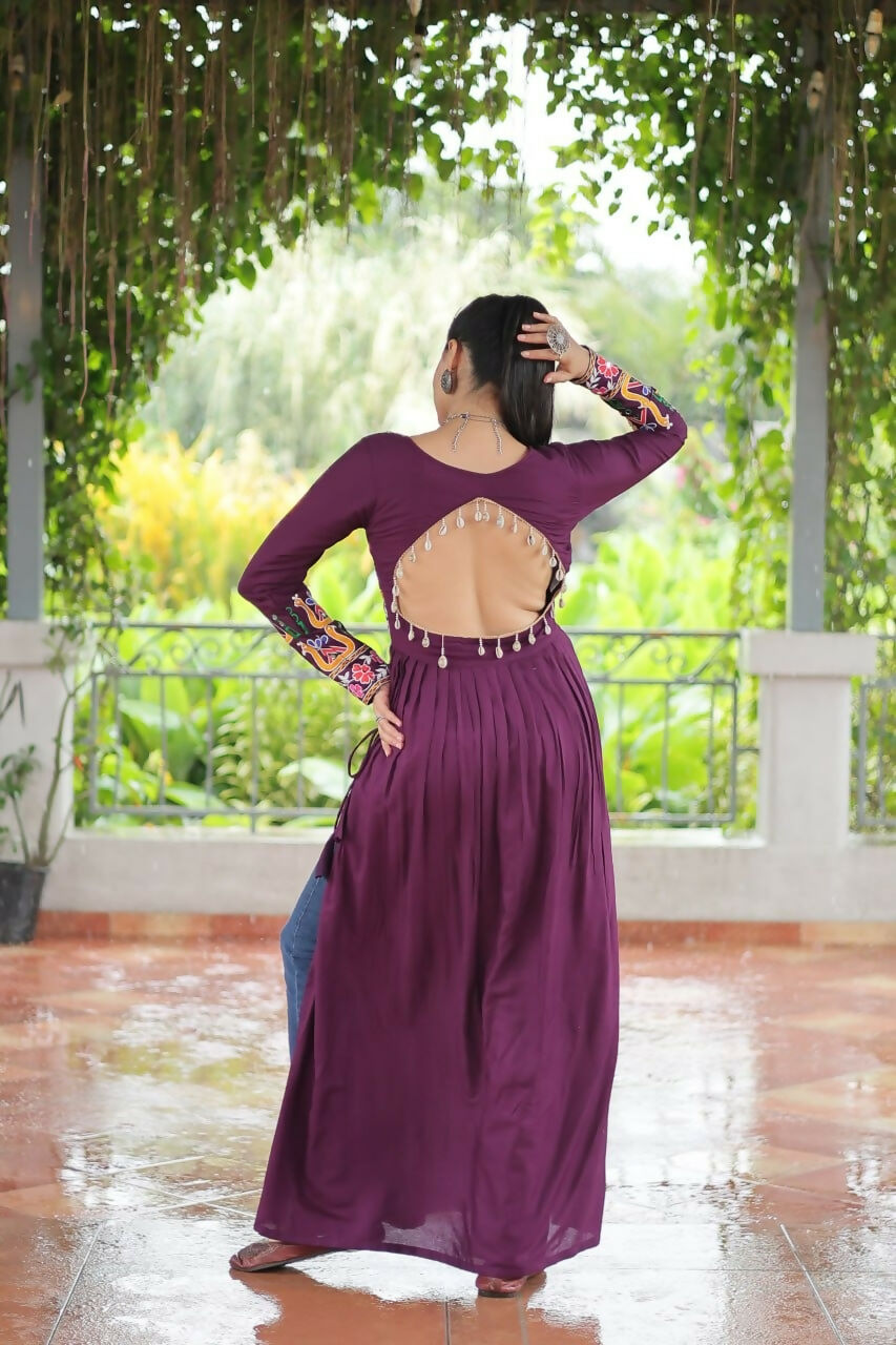 Vastranavya Wine Pink Navratri Special Rayon Kutchi Gamthi Work Kurti