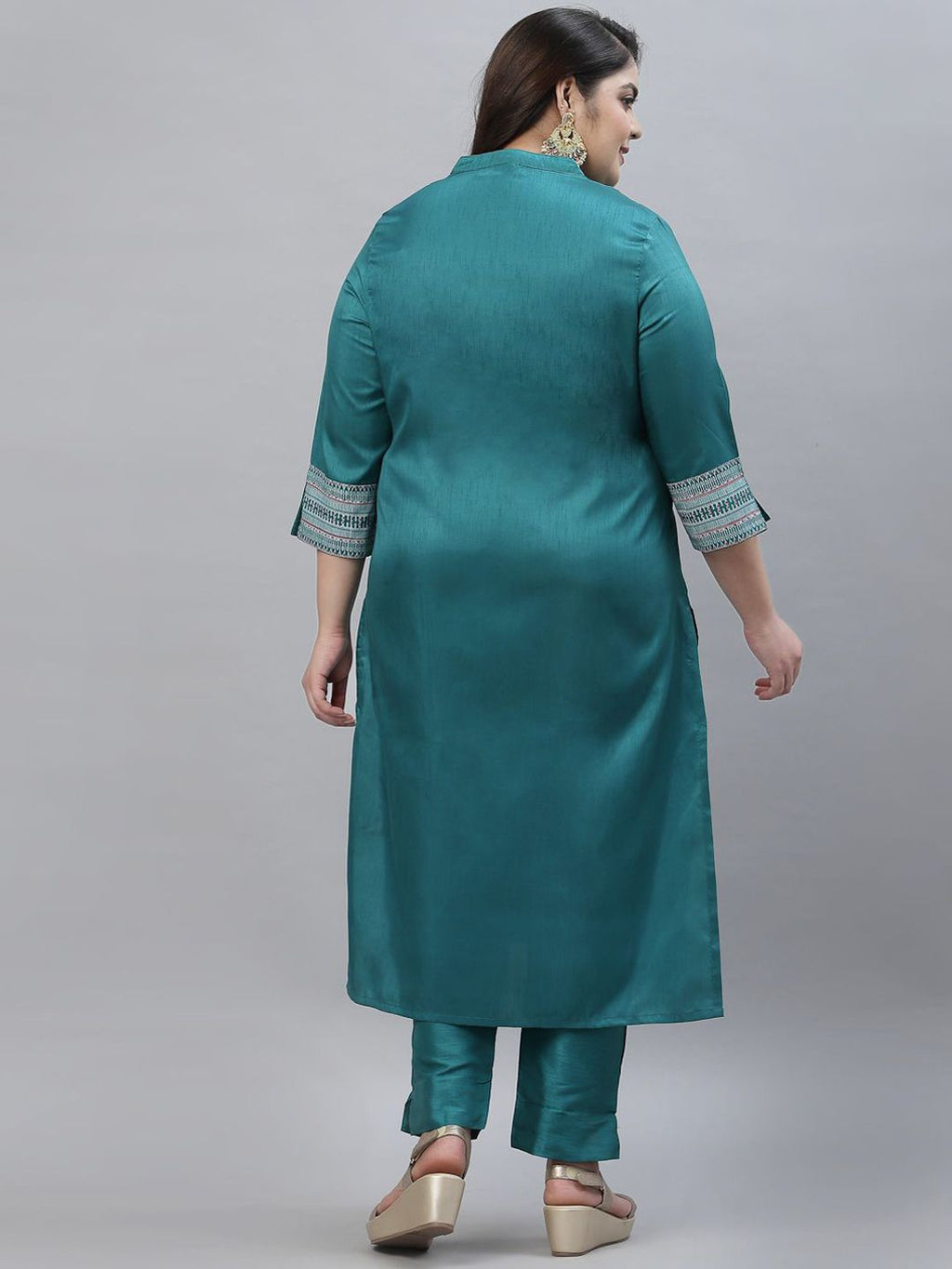 Sztori Plus Size Floral Foil Printed Straight Kurta With Trouser
