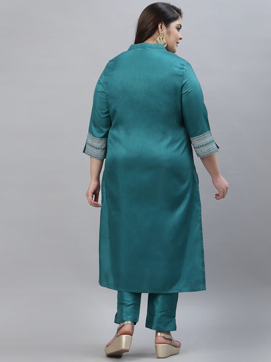 Sztori Plus Size Floral Foil Printed Straight Kurta With Trouser