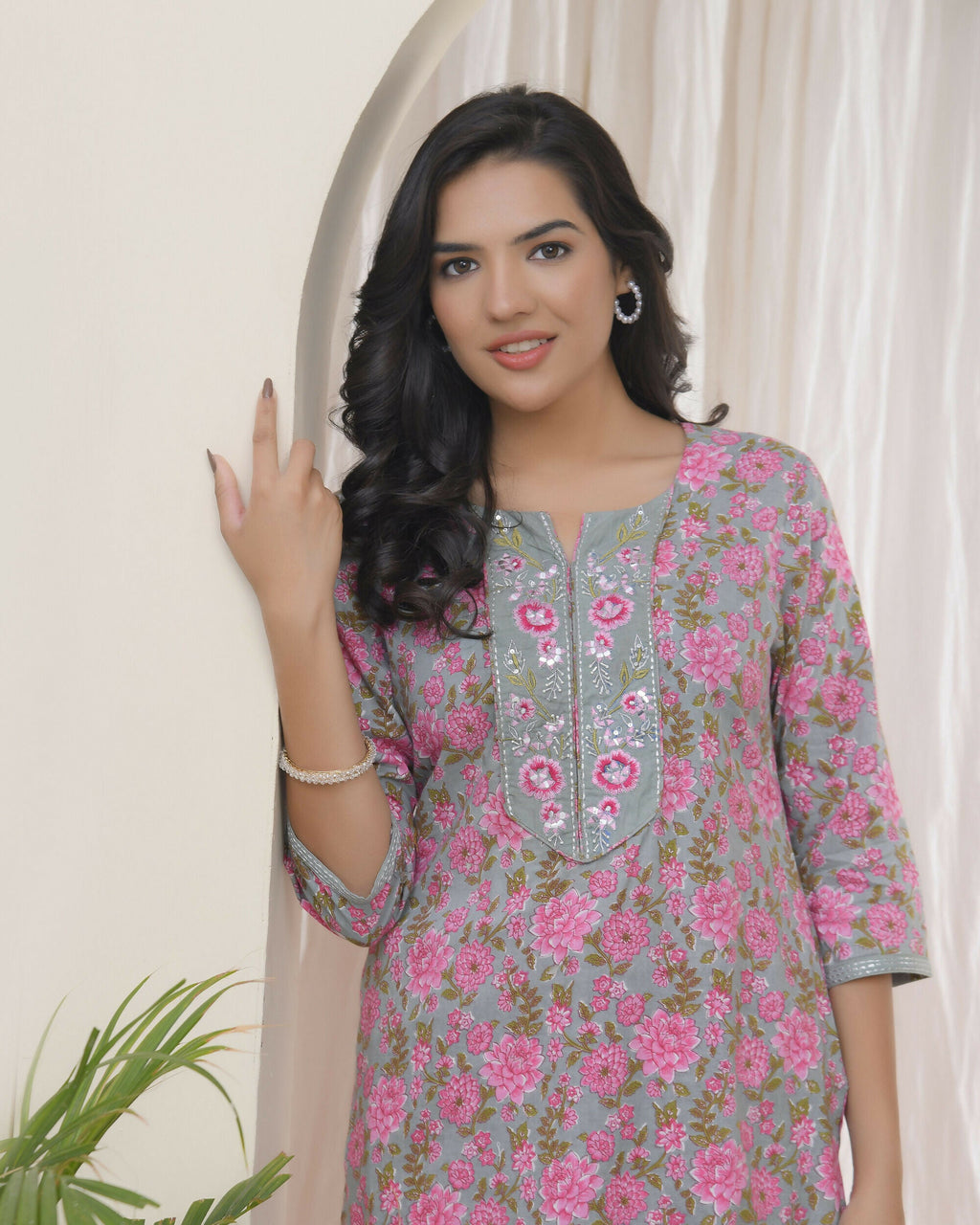 Vaasva Women Grey Cotton Printed Straight Kurti With Pant