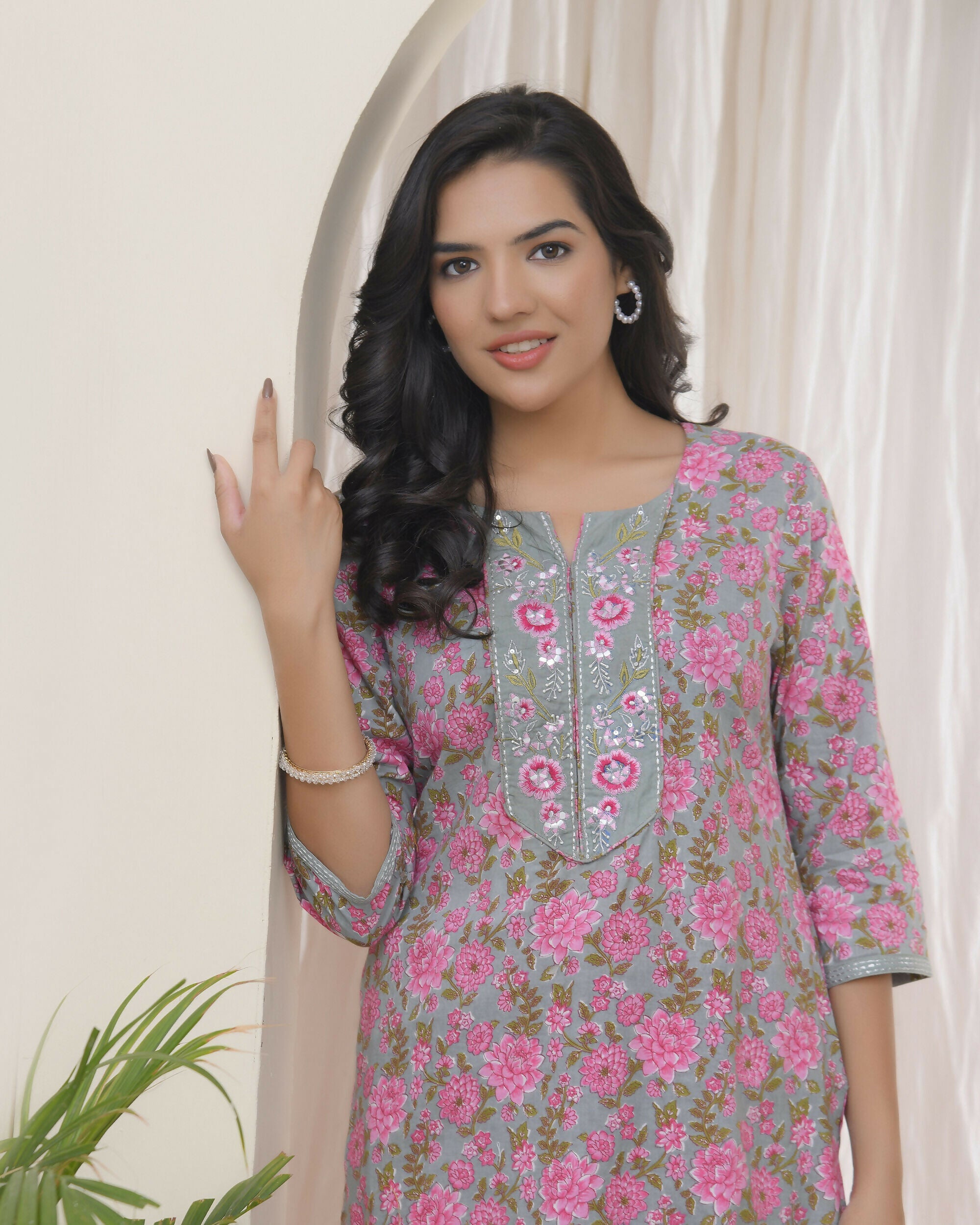Vaasva Women Grey Cotton Printed Straight Kurti With Pant