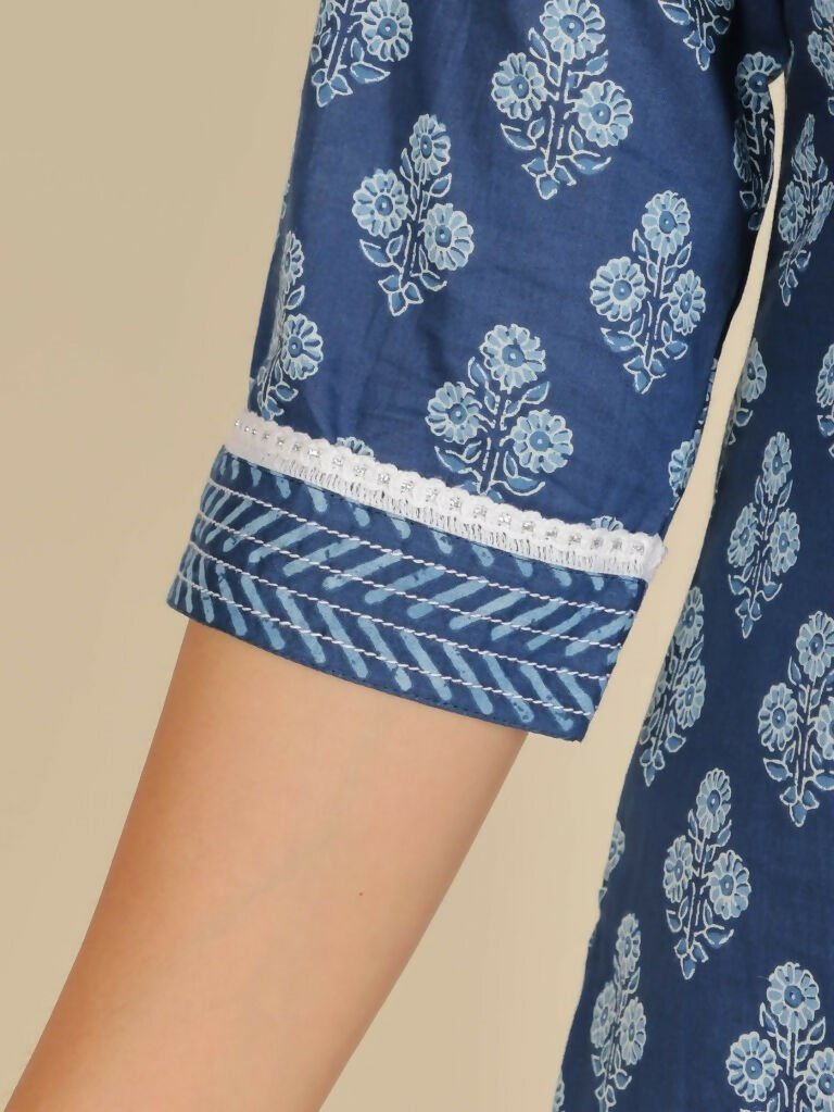 Aramya Straight Soft Cotton Floral Print Women's Kurta - Blue