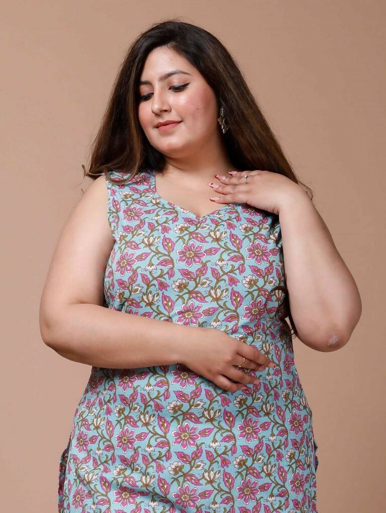 Miravan Women's Plus Size Blue Floral Printed Sleeveless Straight Kurta