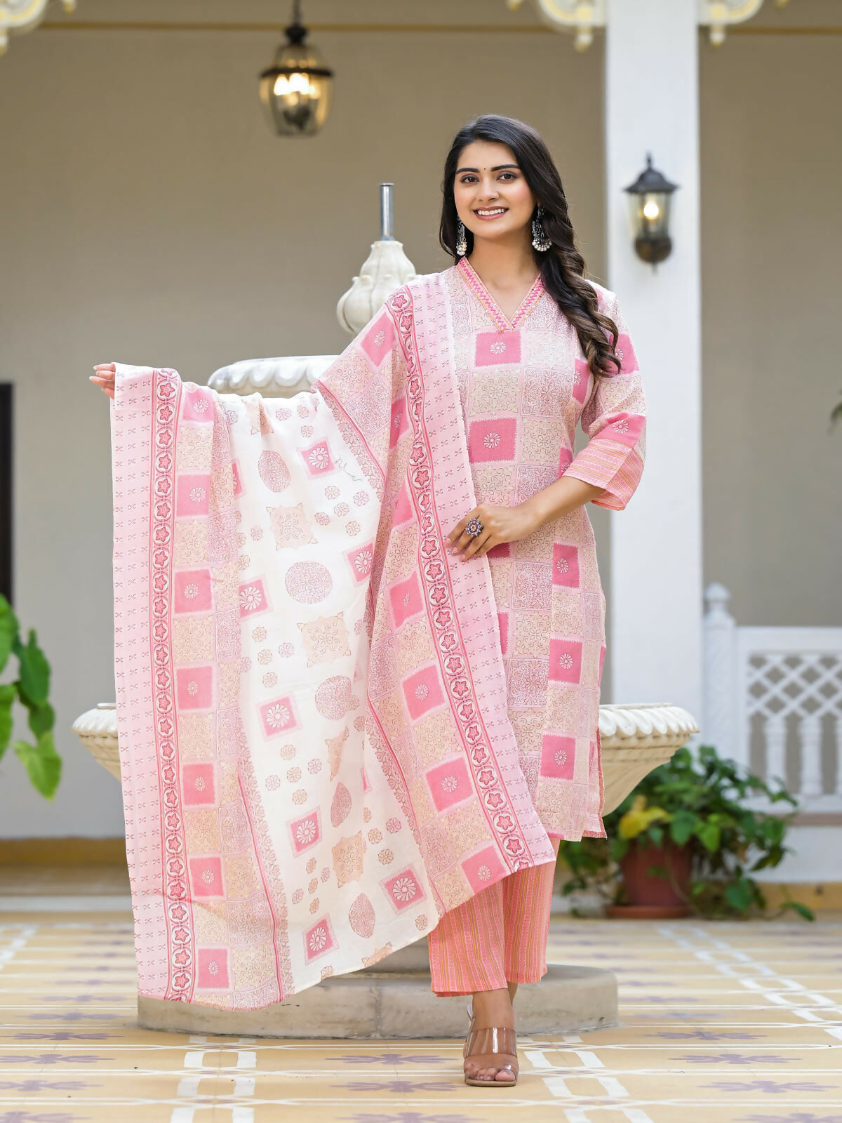 Juniper Women's Pink Floral Printed Cotton Kurta Set With Thread Work
