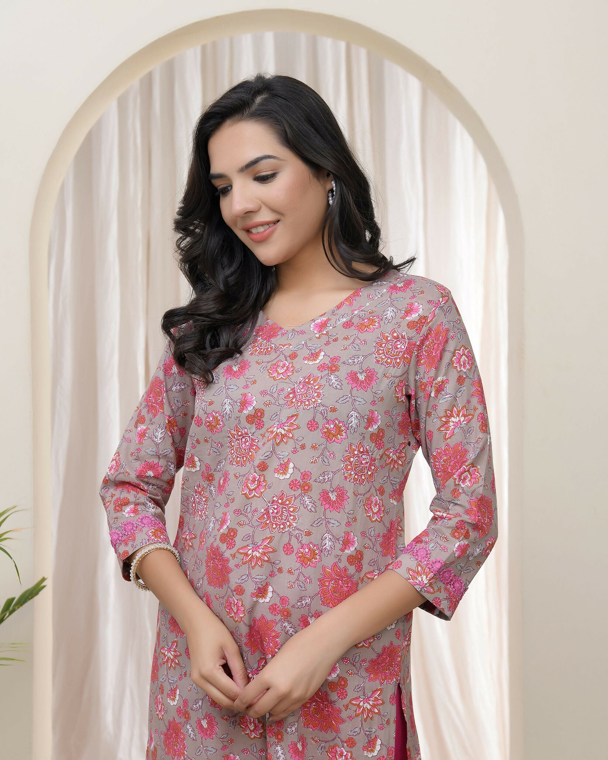 Vaasva Women Charcoal Cotton Printed Straight Kurti With Pant