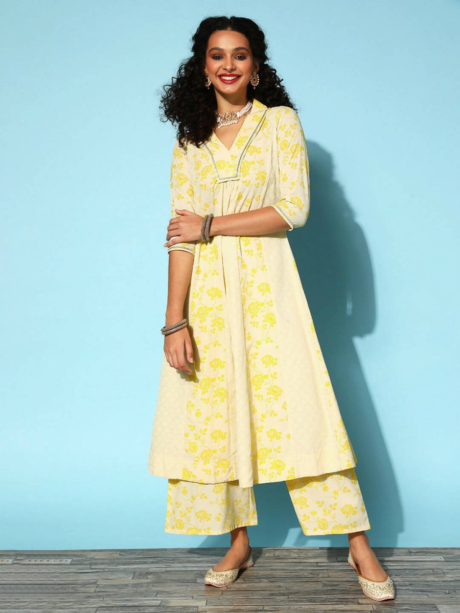 Ahalyaa Women Yellow Colour Crepe Printed Kurta Pant Set