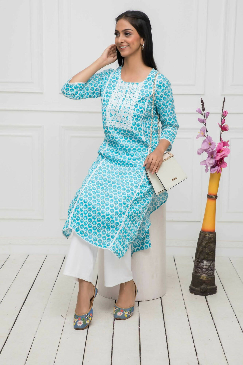 Myshka Blue Women Solid Cotton Straight Round Neck Kurtas