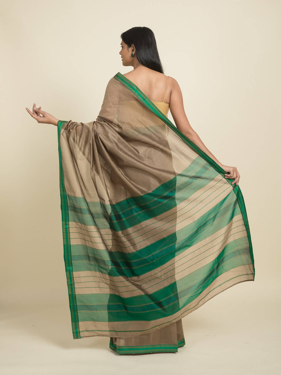 Suta Brown Green Zari Silk Cotton Maheshwari Saree