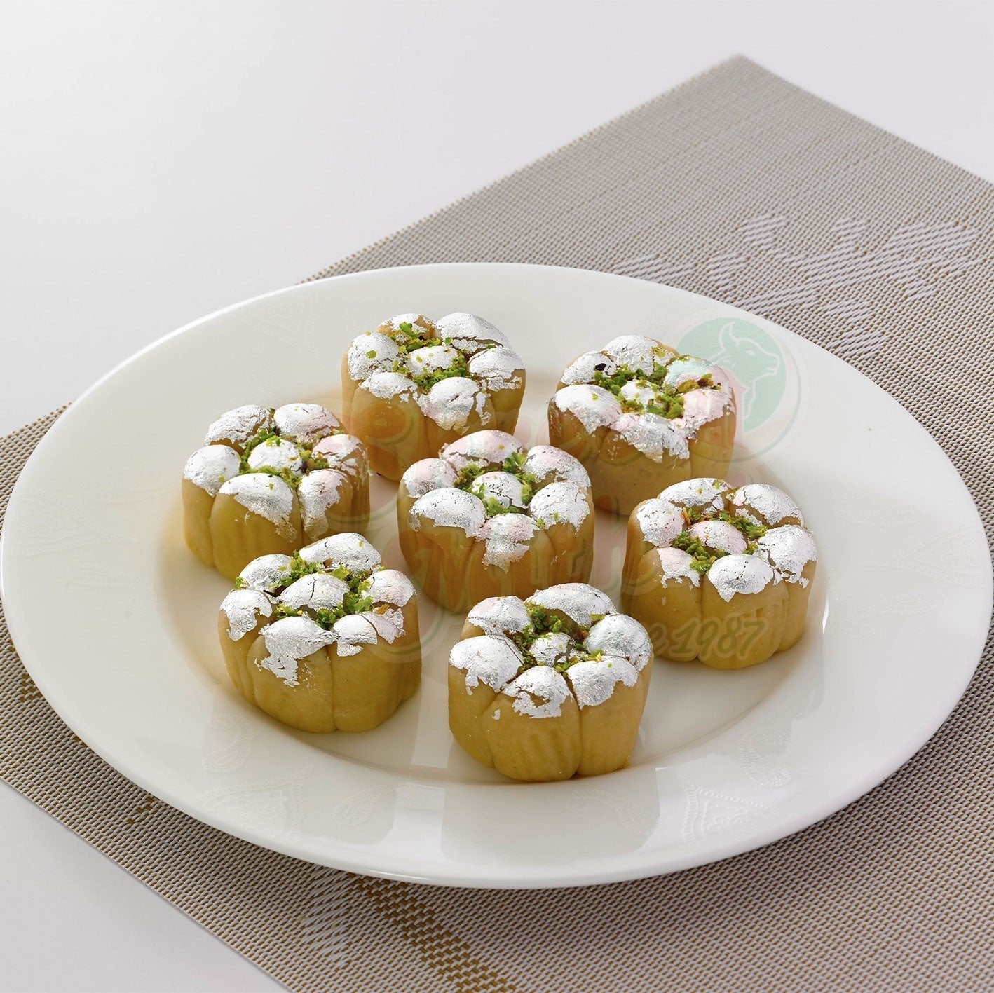 Shree Mithai Kaju Gajra