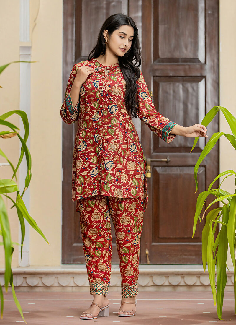 Kaajh Women's Maroon Floral Printed Viscose Rayon Kurta Pant Set