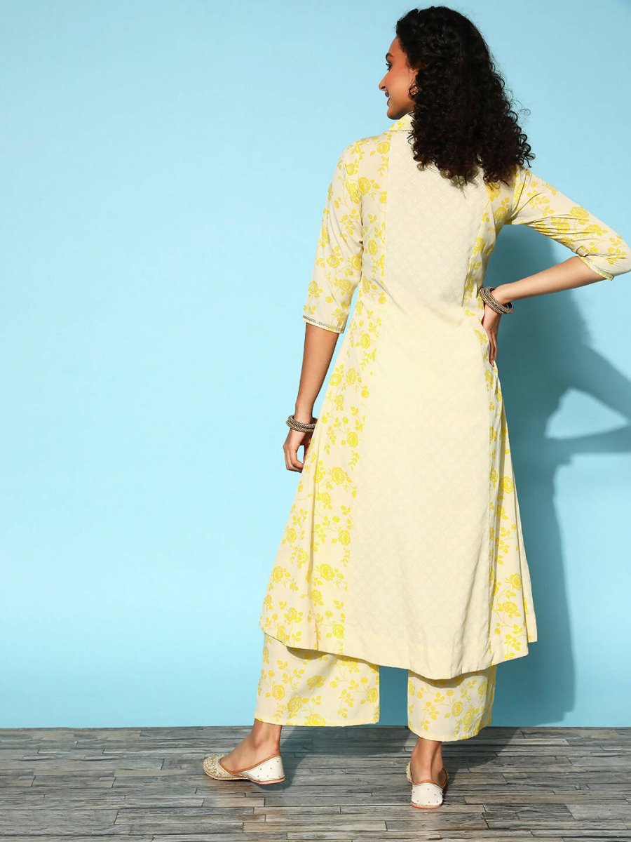 Ahalyaa Women Yellow Colour Crepe Printed Kurta Pant Set
